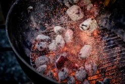 BlackSellig Beach Kokosbriketts 10 Kg -Camping Geschäft 17148 Black Sellig Beach Briketts Glut