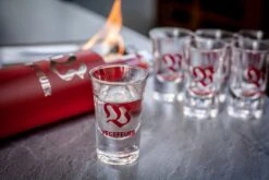 Vegefeuer Kräuter-Likör - Premium Liqueur - 55% - 350ml -Camping Geschäft 19387 Vegefeuer Glaeser Set