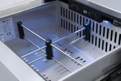 BULL Premium Outdoor Schubladen-Kühlschrank Mit LED Kontrollpanel, IPX4 Spritzwassergeschützt 16 BULL Premium Outdoor Schubladen-Kühlschrank Mit LED Kontrollpanel, IPX4 Spritzwassergeschützt -Camping Geschäft 22280 BULL Premium Kuehlschrank LED Bele 7 1613487089