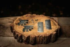 Axtschlag Flammlachsbrett Essential Line Birke - Schraubhalterung - Mit Halterung Für Feuerschalen Und Feuertonnen -Camping Geschäft Axtschlag Essential Flammlachsbrett Halterung Edestahl