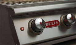 BULL Brahma - Gasgrill Mit Infrarot Backburner Und Rotisserie -Camping Geschäft BULL Grills Bedienblende 3