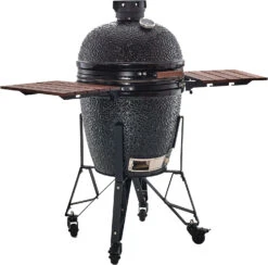 The Bastard Keramikgrill Classic Large - Complete - Schwarz Glänzend - Modell 2023 13 The Bastard Keramikgrill Classic Large - Complete - Schwarz Glänzend - Modell 2023 -Camping Geschäft Bastard Grill Large Complete seitlich BC201