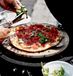 The Bastard Pizzastein Small Ø 21 Cm 5 The Bastard Pizzastein Small Ø 21 Cm -Camping Geschäft Bastard Pizzastein Anwendung