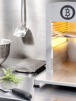 Beefer One CHEF Indoor Gasgrill - 800 Grad Oberhitzegrill 10 Beefer One CHEF Indoor Gasgrill - 800 Grad Oberhitzegrill -Camping Geschäft Beefer One Chef 5 lifestyle