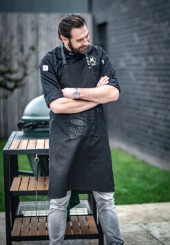 Big Green Egg Canvas Grillschürze -Camping Geschäft Big Green Egg Canvas Schuerze Lifestyle