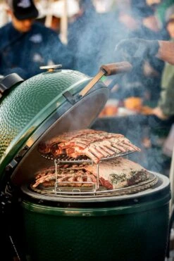 Big Green Egg 2-teiliger Ständerrost XLarge 7 Big Green Egg 2-teiliger Ständerrost XLarge -Camping Geschäft Big Green Egg Staenderrost XLarge Lifestyle