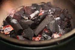 Big Green Egg Holzkohle Wildfire 5 Kg Karton - Kräuterbaum -Camping Geschäft Big Green Egg Wildfire Aroma Holzkohle abbrand