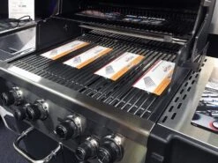 Broil King Regal 490 Black Gasgrill - Modell 2023 - Grillfürst Deal Mit Zusätzlichen Edelstahl Grillrosten -Camping Geschäft Broil King Regal 490 zusaetzlich Edelstahl Grillroste