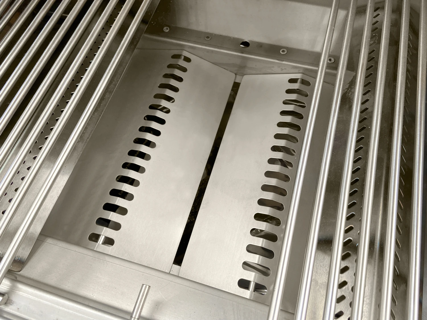 BULL 7 Burner Premium - Gasgrill Mit Infrarot Backburner, Seitenkochstelle Und Rotisserie 5 BULL 7 Burner Premium - Gasgrill Mit Infrarot Backburner, Seitenkochstelle Und Rotisserie – Bild 3