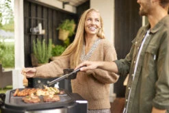 COZZE Plancha 600 / Plancha Grill Mit 2 Gusseisen Grillplatten -Camping Geschäft COZZE Plancha 600 Lifestyle