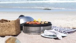 Cobb Grill Supreme Deluxe 2.0 Holzkohlegrill - Modell 2023 -Camping Geschäft Cobb Grill Supreme Deluxe 2 0 Strand