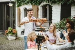 Enders Gasgrill Monroe Black Pro 4 IK Turbo 18 Enders Gasgrill Monroe Black Pro 4 IK Turbo -Camping Geschäft Enders Gasgrill Monroe Black Pro 4 IK Turbo Grillspass