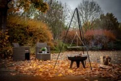 Grillfürst Schwenkgrill Set Aus Dreibein Und Grillrost / Höhenverstellbar, Inkl. Kette Und Haken -Camping Geschäft Grillfuerst Dreibein Feuerstelle 1