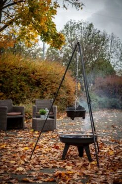 Grillfürst Dreibein Für Dutch Oven Oder Schwenk Grillrost / Höhenverstellbar, Inkl. Kette Und Haken -Camping Geschäft Grillfuerst Dreibein Grillrost hoehenverstellbar