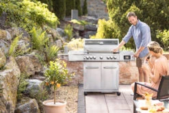 Grillfürst G521E Smart Grill - Mit Automatischer Temperatursteuerung, Hochtemperaturbrenner, Heckbrenner Und Edelstahl Rosten -Camping Geschäft Grillfuerst G521E Smart Gasgrill Edelstahlgrill