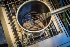 Grillfürst G310E 3-Brenner Gasgrill Mit Hochtemperaturbrenner Und Edelstahl Rosten -Camping Geschäft Grillfuerst Gasgrill G310E Seitenbrenner Topf