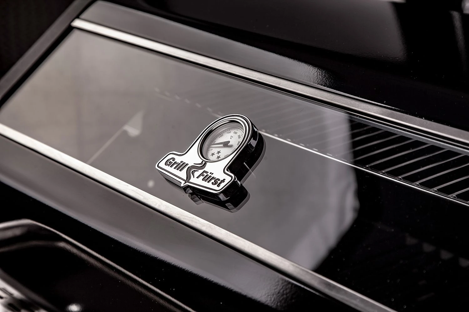 Grillfürst G521G 5-Brenner Edelstahl-Gasgrill - Eintracht Frankfurt Edition - Gusseisenroste 7 Grillfürst G521G 5-Brenner Edelstahl-Gasgrill - Eintracht Frankfurt Edition - Gusseisenroste – Bild 5