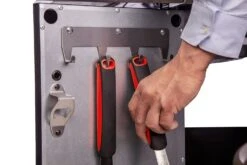 Grillfürst G520G 5-Brenner Gasgrill Mit Hochtemperaturbrenner, Heckbrenner Und Gusseisen Rosten -Camping Geschäft Grillfuerst Gasgrill G520G Besteckhaken Leiste