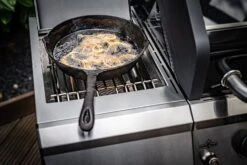 Grillfürst G620G 6-Brenner Gasgrill Mit Hochtemperaturbrenner, Heckbrenner Und Gusseisen Rosten - X-DEAL Inkl. Zubehörpaket -Camping Geschäft Grillfuerst Gasgrill G620G Gusspfanne Steakzone