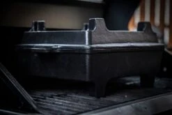 Grillfürst Dutch Oven Kastenform BK6 Aus Gusseisen -Camping Geschäft Grillfuerst Gusseisen Dutch Oven Eckig Fuesse Rost