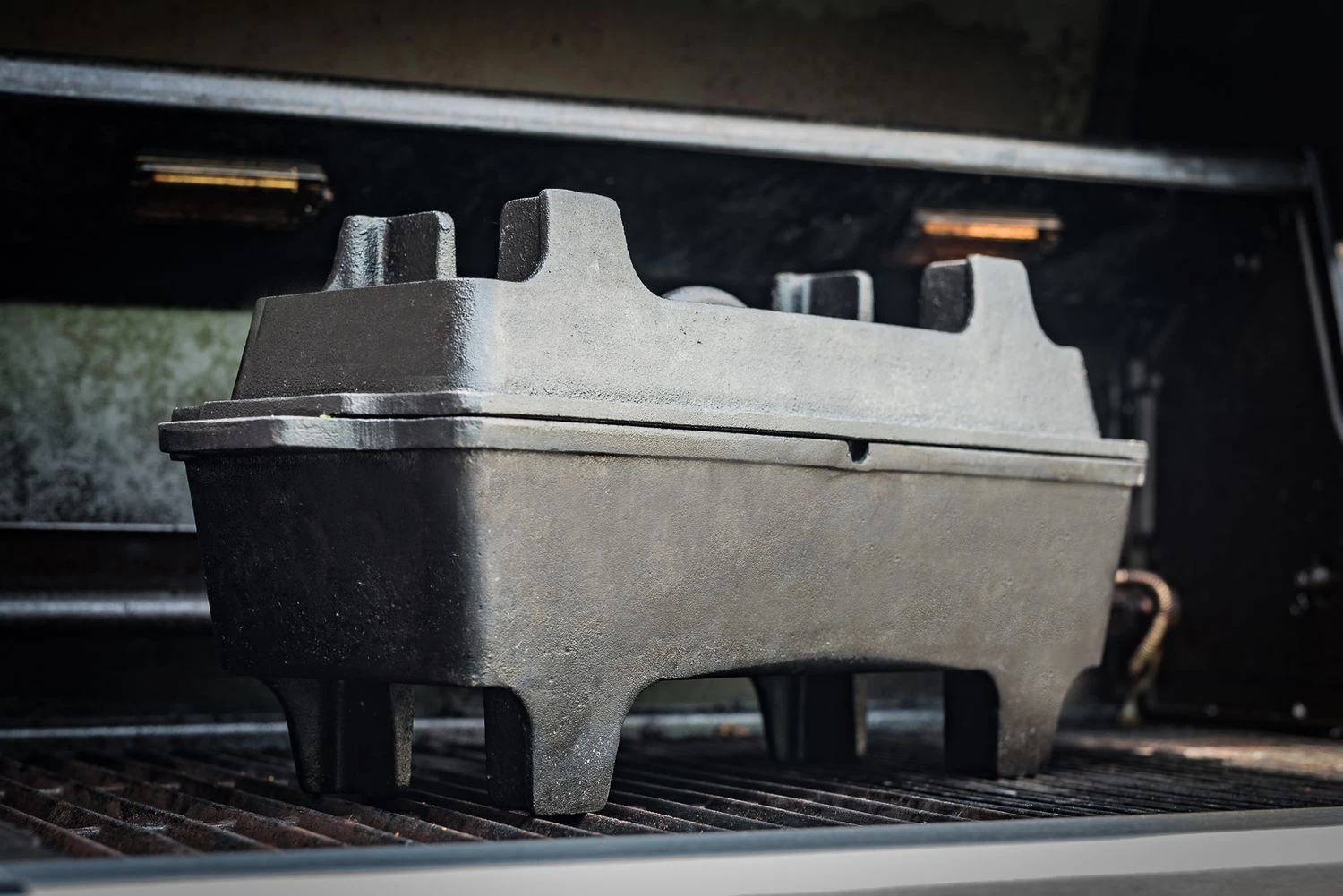 Grillfürst Dutch Oven Set BBQ Kastenform BK4 Aus Gusseisen - X-DEAL Inkl. Tragetasche / Aufbewahrungstasche, Gusseisen Pflege Und Deckelheber 5 Grillfürst Dutch Oven Set BBQ Kastenform BK4 Aus Gusseisen - X-DEAL Inkl. Tragetasche / Aufbewahrungstasche, Gusseisen Pflege Und Deckelheber – Bild 3