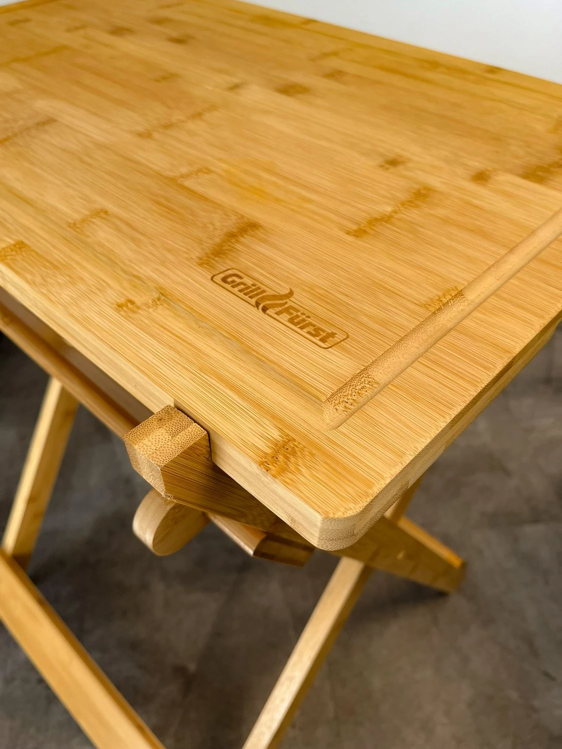 Grillfürst Grill Beistelltisch / Klapptisch Mit Abnehmbaren Schneidebrett 63 Cm X 40 Cm 4 Grillfürst Grill Beistelltisch / Klapptisch Mit Abnehmbaren Schneidebrett 63 Cm X 40 Cm – Bild 2