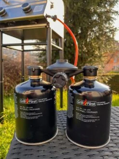 Grillfürst Kombi Kartuschen-Druckregler 50 Mbar - Für Den Anschluss Von 2 Gaskartuschen -Camping Geschäft Grillfuerst Kombi Kartuschen Druckregler Kompaktgrill 1