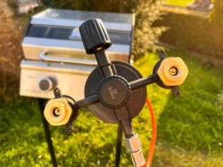 Grillfürst Kombi Kartuschen-Druckregler 50 Mbar - X-DEAL Inkl. 12 Grillfürst Gaskartuschen -Camping Geschäft Grillfuerst Kombiregler Schraubkartuschen
