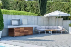 Grillfürst Outdoor Küche Mit Beton-Arbeitsplatte Und HPL-Unterschrank - Mit Edler Holzverkleidung (300 Cm X 80 Cm) - Mit Einbaugrill Und Planchagrill -Camping Geschäft Grillfuerst Outdoorkueche Beton Kuecheninsel Unterschraenke 4 1645801078