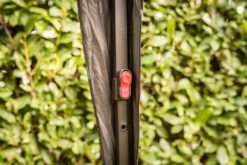 Grillfürst Pop-Up Pavillon / Grillpavillon / Gartenpavillon / Grillzelt 3x3m V3 - Mit Rauchabzug 15 Grillfürst Pop-Up Pavillon / Grillpavillon / Gartenpavillon / Grillzelt 3x3m V3 - Mit Rauchabzug -Camping Geschäft Grillfuerst Pavillon Arretierung