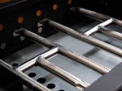 Grillfürst Plancha Grill - 2 Brenner Mit Insgesamt 7 KW Und Edelstahl Plancha - Inkl. 2 Stk. Plancha Spatel Und Grillzange -Camping Geschäft Grillfuerst Planchagrill Edelstahlbrenner 1