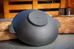 Grillfürst Gusseisen Wok Mit 2 Griffen Ø 30 Cm -Camping Geschäft Grillfuerst Wok Rueckseite 3 2