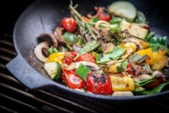 Grillfürst Gusseisen Wok Mit 2 Griffen Ø 30 Cm -Camping Geschäft Grillfuerst Wok gusseisen