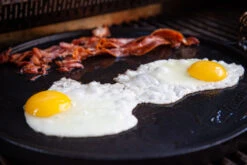 Grillfürst Universal Grillplatte Rund / Wendeplatte Aus Gusseisen Ø 35 Cm -Camping Geschäft Grillplatten und Burger mit Camembert 10