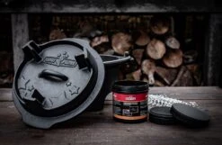 Grillfürst XXL Dutch Oven Set: Starterpaket Gusseisen - X-DEAL Mit Dutch Oven DO9+DO4, Kastenform BK4, Gusseisenpfanne Ø 30 Cm - Inkl. Großem Zubehörpaket -Camping Geschäft Gusseisen Pflegepaste 1
