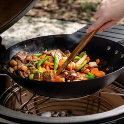 Kamado Joe Karbonstahl Wok 9 Kamado Joe Karbonstahl Wok -Camping Geschäft Kamado Joe Wok Karbonstahl Mood01