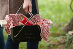 Knister Grill Small - Holzkohle Kompaktgrill -Camping Geschäft Knister Gril Small Tragekorb