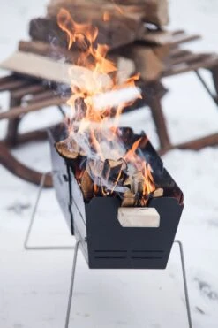 Knister Grill Original - Ausziehbarer Holzkohle Kompaktgrill -Camping Geschäft Knister Grill Holzfeuer