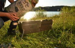 Knister Grill Original - Ausziehbarer Holzkohle Kompaktgrill -Camping Geschäft Knister Grill Holzkohle befuellen