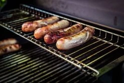 Grillfürst G310E 3-Brenner Gasgrill - 1. FC Köln Edition - Edelstahlroste -Camping Geschäft Koeln Grill Warmhalterost Bratwurst 6
