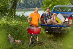 LotusGrill XXL - Holzkohle Grillstation - Feuerrot -Camping Geschäft LotusGrill XXL Feuerrot unterwegs Campinggrill
