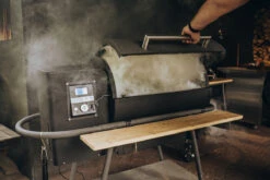 Moesta Pelletgrill Sheriff Inklusive Bambus Ablagebrett - Modell 2023 -Camping Geschäft Moesta Pelletgrill Sheriff Anwendung