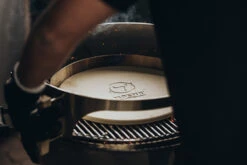 Moesta Smokin' PizzaRing - Pizza-Set (60cm) -Camping Geschäft Moesta Pizzaring Pizzaset Anwendung01 1