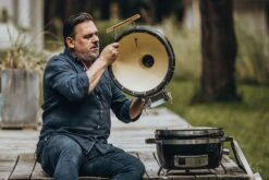 Monolith ICON Black Keramikgrill Tischgrill Inkl. Gestell -Camping Geschäft Monolith Keramikgrill Icon Deckel abnehmbar