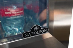 Napoleon Outdoor - Kühlschrank, 135 Liter, Linksdrehende Tür Mit Doppelverglasung Und LED Beleuchtung - Wasserdicht Nach IP24 -Camping Geschäft NFR135ORGL Napoleon Kuehlschrank doppelt verglast