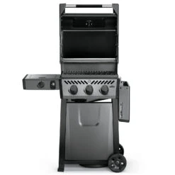 Napoleon Freestyle 365 Gasgrill, Graphit - Mit Seitenbrenner - Modell 2023 - X-DEAL Inkl. Drehspiess -Camping Geschäft Napoleon Freestyle 365 SB front Seite abgeklappt