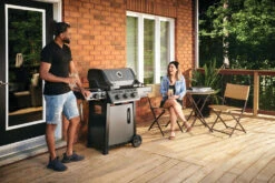 Napoleon Freestyle 365 Gasgrill, Graphit - Mit Sizzle Zone Und Tür - Modell 2023 NEU -Camping Geschäft Napoleon Freestyle F365DSIB