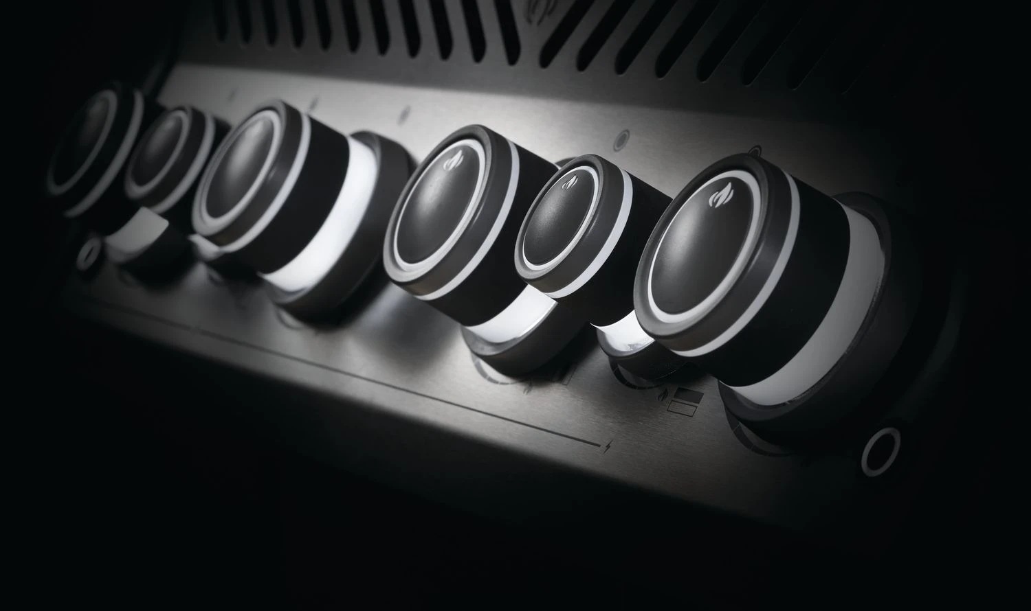 Napoleon Rogue SE 525 Edelstahl Gasgrill Mit Sizzle Zone Und Heckbrenner - SMART Deal Inkl. Grillfürst Grill Control - Modell 2023 7 Napoleon Rogue SE 525 Edelstahl Gasgrill Mit Sizzle Zone Und Heckbrenner - SMART Deal Inkl. Grillfürst Grill Control - Modell 2023 – Bild 5