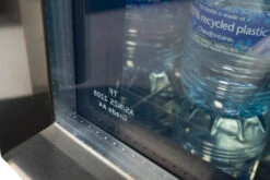 Napoleon Outdoor - Kühlschrank, 135 Liter, Rechtsdrehende Tür Mit Doppelverglasung Und LED Beleuchtung - Wasserdicht Nach IP24 -Camping Geschäft Napoleon Kuehlschrank Doppelglas Tuer