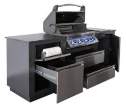 Napoleon Outdoor Küche Oasis Compact 105 Mit Prestige 500 Einbaugrill Und Einbau Sizzle Zone - Inkl. Arbeitsplatte Aus Feinsteinzeug -Camping Geschäft Napoleon Oasis Compact P500 Kuechenrollenhalter Muelleimerschrank 3 1678963773